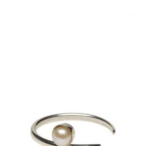 Cornelia Webb Refined Pearl Single Ring sormus