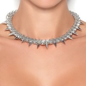 La Femme Confiante Haniyya Necklace Hopeansävyinen