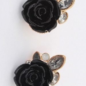 Mustat ruusukoristeiset korvakorut
